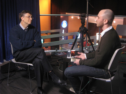 hanging-bill-gates-ces-2008-1.jpg